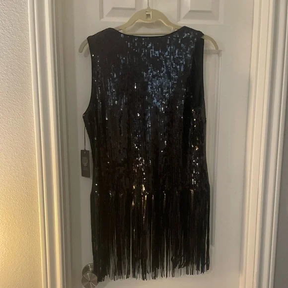 Vince Camuto Black Sequin top - Picture 2 of 5